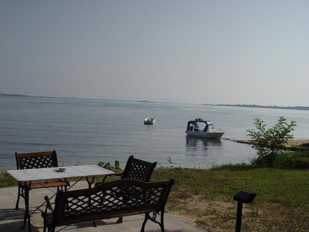 Studios Efi Beach Вурвуру Экстерьер фото