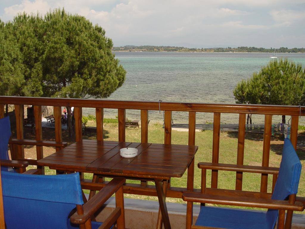 Studios Efi Beach Вурвуру Экстерьер фото